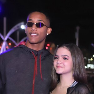 Mel Maia e o jogador João Pedro posaram abraçados nas fotos