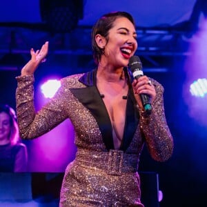 A atriz e cantora Jackie Cruz foi uma das convidadas para festa de beleza no Rio de Janeiro