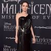Angelina Jolie usou vestido exclusivo da grife Versace