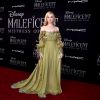 Elle Faning, a Princesa Aurora, apostou em um vestido verde com pegada romântica para a premiere