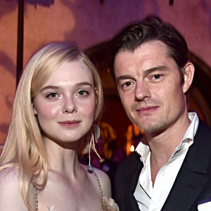 Elle Faning e Sam Riley fazendo parte do elenco do longa 'Malévola 2'