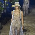 Os vestidos longos e com transparência da Dior foram destaques nas passarelas de Paris