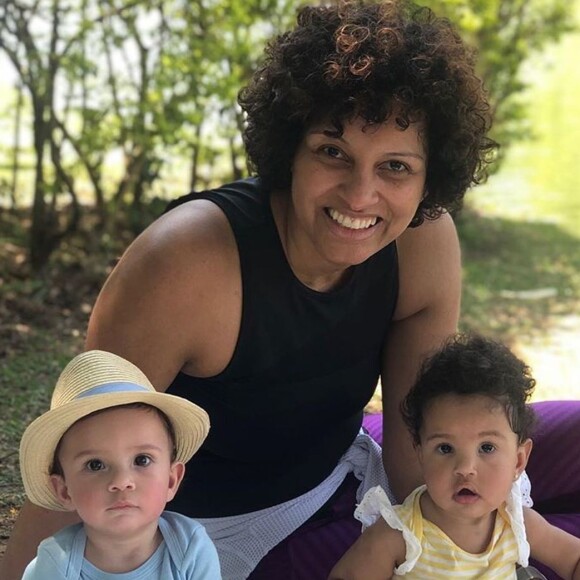 Filho caçula de Erick Jacquin esbanjou estilo com chapéu em dia de parque com a irmã e a mãe, Rosângela Jacquin