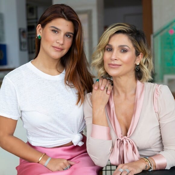 Flávia Alessandra e Giulia Costa destacam a importância de realizar exames anuais para combater o câncer de mama