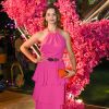 Vestido rosa: Bianca Rinaldi apostou no tom para homenagear o mês de prevenção ao câncer de mama