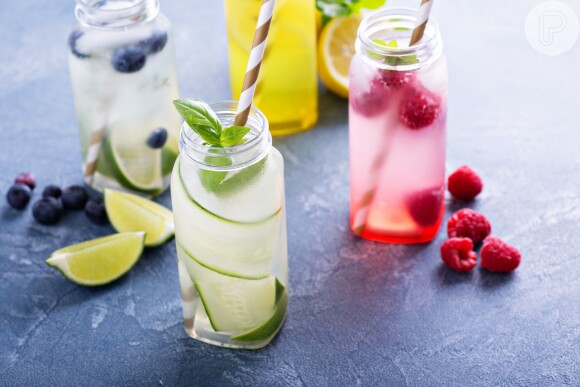 Dieta para emagrecer: substitua o álcool por outros tipos de bebidas, como água saborizada