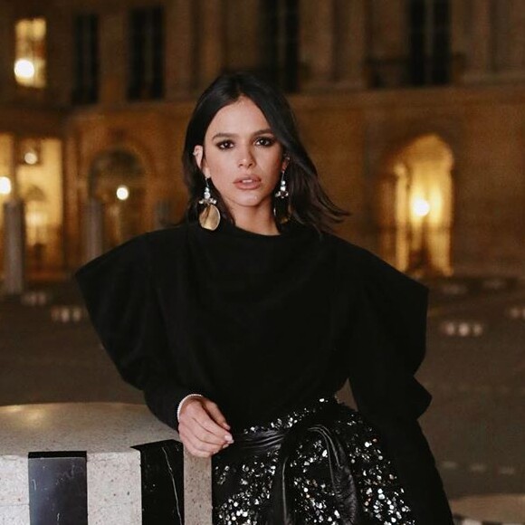 Bruna Marquezine rebateu críticas após beijo em Gian Luca Ewbank no Rock in Rio: 'Ficam me ironizando, me desrespeitando e criticando cruelmente'