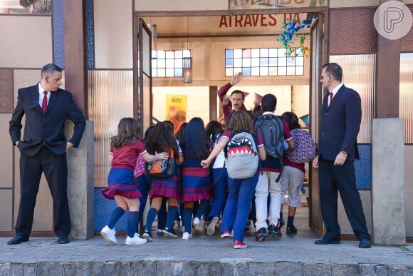 As crianças voltam às aulas na escola Ruth Goulart na novela 'As Aventuras de Poliana'