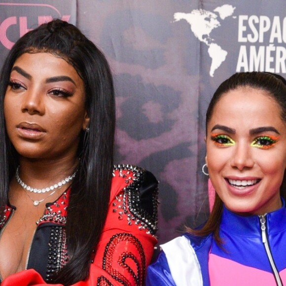 Ludmilla escreveu a música 'Onda Diferente'. 'Eu fiz essa musica e mostrei para a minha gravadora, mas não deixaram eu trabalhar essa música. Mas gostei tanto que resolvi postar na internet. Ela começou a viralizar e Anitta viu e quis gravar, mas já estava viralizando', explicou a funkeira