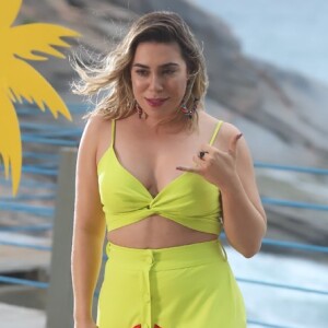 Naiara Azevedo rebate acusações: 'Paguei a música, comprei a exclusividade dela, todos os direitos dela e fui para o estúdio gravar com o playback que recebi dos compositores'