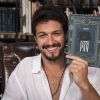 Marcos (Romulo Estrela) agradece por ter um momento à sós com Paloma (Grazi Massafera) na novela 'Bom Sucesso'