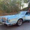 Gusttavo Lima gosta de levar os filhos para passear em seus carros antigos