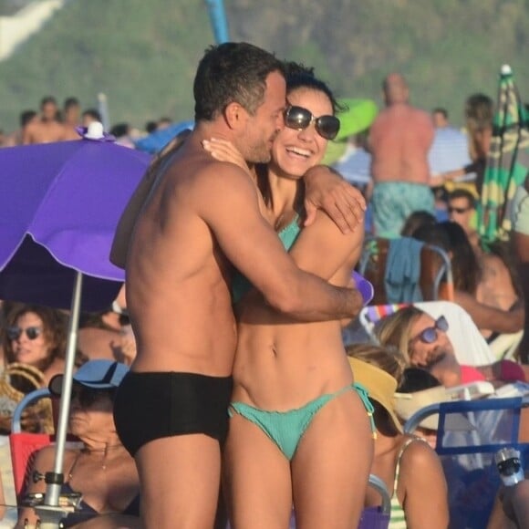 Malvino Salvador e Kyra Gracie são sempre vistos trocando carinho em público