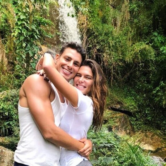'Natureza é só amor', disse Mariana Goldfarb em foto com Cauã Reymond