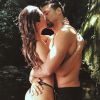Mariana Goldfarb e Cauã Reymond fazem foto romântica, aos beijos