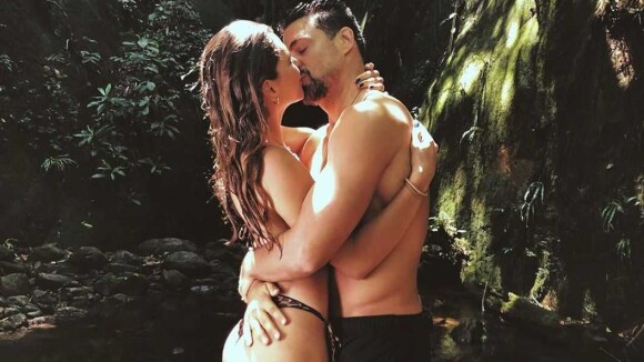 Cauã Reymond e Mariana Goldfarb namoram em cachoeira: 'Natureza é só amor'