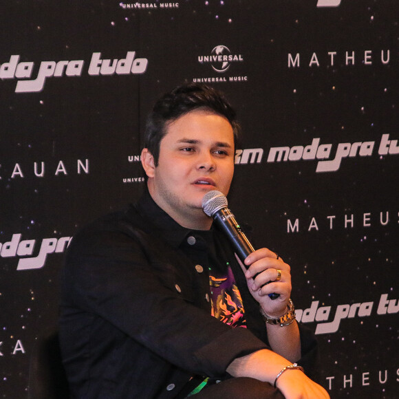 Sertanejo Matheus Aleixo diz que não vê problema em expor os filhos na web