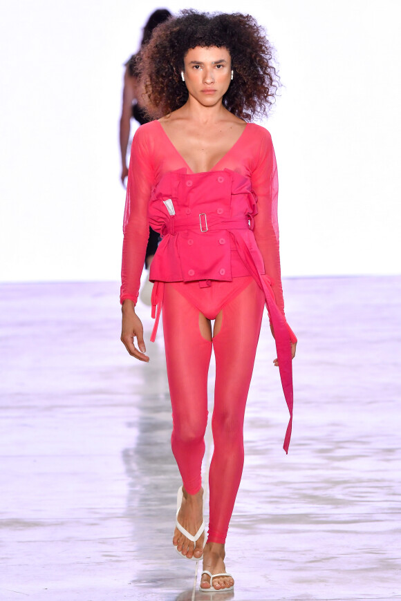 Look rosa: transparência é tendência para as próximas temporadas segundo a São Paulo Fashion Week