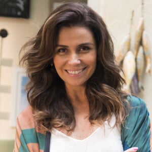 Como Alice, em 'Sol Nascente', Giovanna Antonelli esteve morena, com fios longos repicados