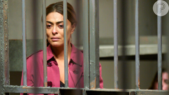 Maria da Paz (Juliana Paes) tem surto no meio de julgamento de Josiane (Agatha Moreira) e diz que tem que ser presa no lugar dela na novela 'A Dona do Pedaço'