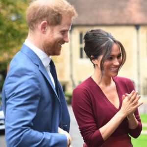 Meghan Markle escolheu um look monocromático de tons avermelhados para evento em Windsor