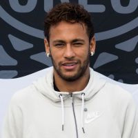 Neymar tampa rosto de Gabigol de quadro em casa e agita web: 'Casos de família'