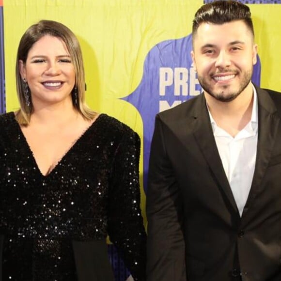 Marília Mendonça exibe barriga de grávida e posa com o namorado, Murilo Huff, no Prêmio Multishow 2019 nesta terça-feira, dia 29 de outubro de 2019