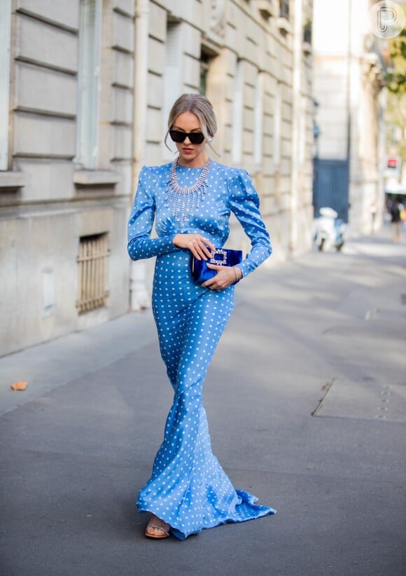 A estampa de poá também está fazendo sucesso entre as fashionistas gringas. Esse vestido, da estilista Alessandra Rich, é o mesmo usado por Flávia Pavanelli