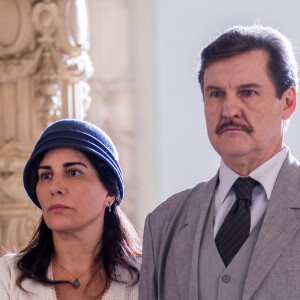Júlio (Antonio Calloni) tem medo de Alfredo (Nicolas Prattes) contar para Lola (Gloria Pires) sobre traição na novela 'Éramos Seis'