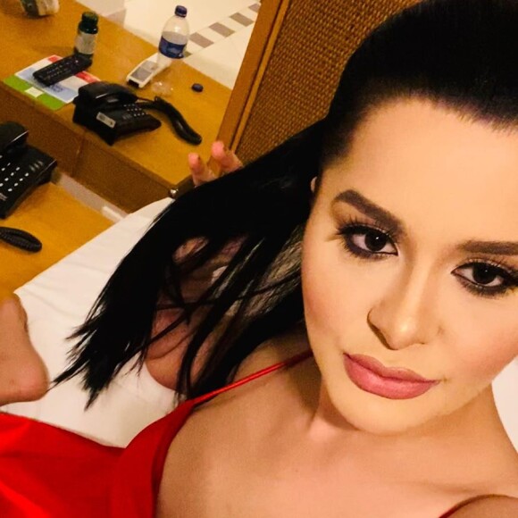 Maraisa, da dupla com Maiara, surpreendeu o publico de show no Mato Grosso
