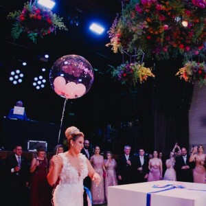 Zé Neto e Natália Toscano descobrem sexo em chá revelação no casamento nesta terça-feira, dia 05 de novembro de 2019