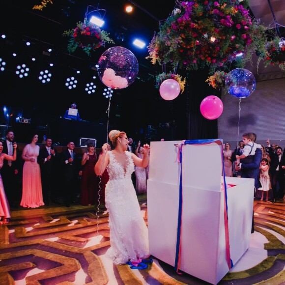 Zé Neto e Natália Toscano descobrem que serão pais de uma menina em casamento nesta terça-feira, dia 05 de novembro de 2019