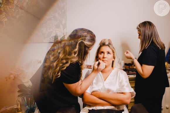Mulher de Zé Neto, Natália Toscano contou com equipe para se maquiar para casamento em São Paulo nesta terça-feira, dia 05 de novembro de 2019