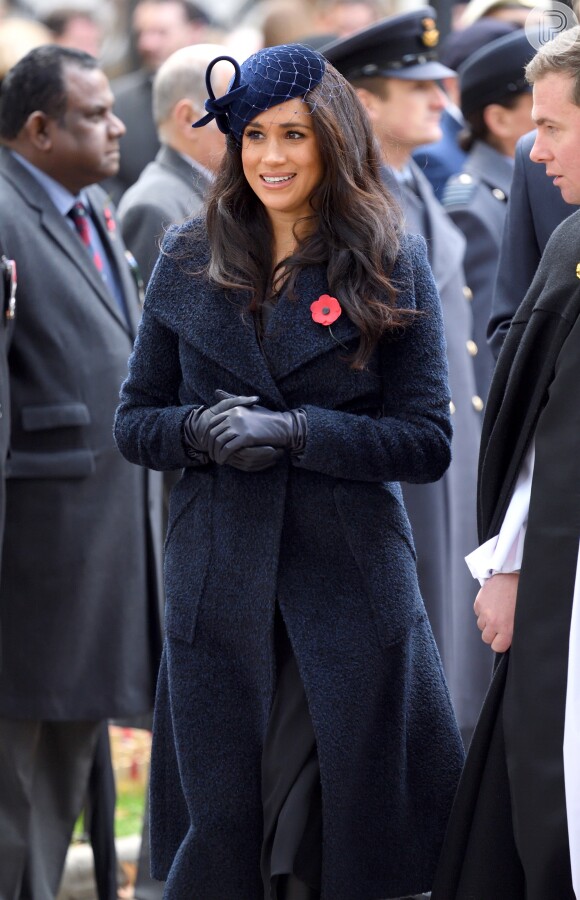 Meghan Markle escolheu um look azul marinho para acompanhar o marido, Príncipe Harry, em evento