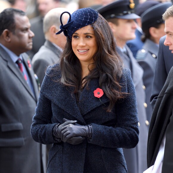 Meghan Markle escolheu um look azul marinho para acompanhar o marido, Príncipe Harry, em evento
