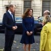 Kate Middleton escolheu um vestido azul royal para evento com Príncipe William