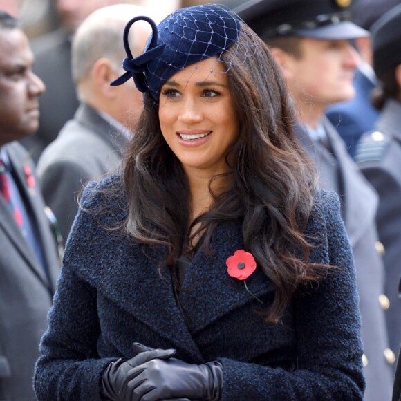 Duquesas vestem azul! Meghan e Kate usam a mesma cor em eventos diferentes nesta quinta-feira, dia 07 de novembro de 2019