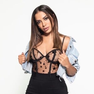 Anitta chamou Caio Cabral de príncipe e ursinho, usando emijis