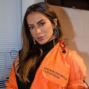 Anitta explica nova temporada com vídeos solteira: 'Antes eu tinha um compromisso e tinha que preservar um pouco porque não era só eu expondo minha vida'