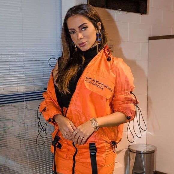 Anitta explica nova temporada com vídeos solteira: 'Antes eu tinha um compromisso e tinha que preservar um pouco porque não era só eu expondo minha vida'