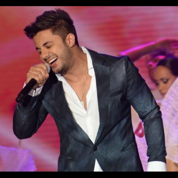 Pai de Cristiano Araújo filmou o neto jogando bola e o comparou com cantor nesta terça-feira, 12 de novembro de 2019