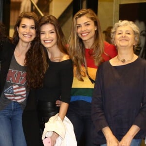 Alinne Moraes reúne time de famosas no espetáculo 'Relâmpago Cifrado', localizado no Teatro Petra Gold, no Leblon, na Zona Sul do Rio, na noite deste domingo, 17 de novembro de 2019