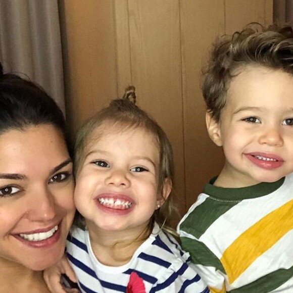 Que duplinha! Thais Fersoza filma os filhos cantando 'Melim' no carro em vídeo nesta quarta-feira, dia 20 de novembro de 2019