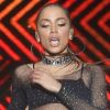 Anitta chama atenção com maxicolar da marca espanhola Balenciaga