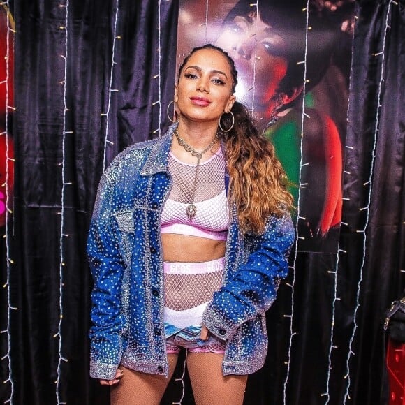 Anitta dançou brega funk, mas foi a reação de seu cachorro Tobias que divertiu seus fãs
