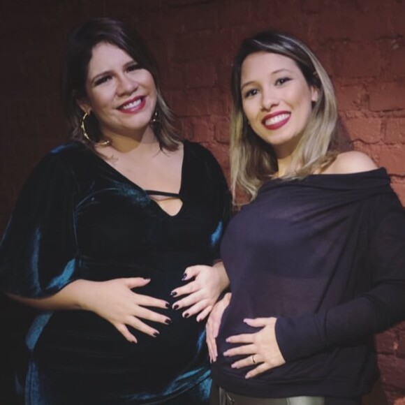 Marília Mendonça apostou em vestido de veludo e tênis para show no Villa Country, em São Paulo
