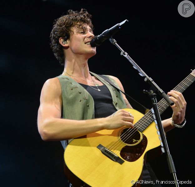 Ídolo de Larissa Manoela, Shawn Mendes cai durante show em São Paulo
