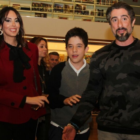 Marcos Mion e Suzana Gullo são pais de Romeo, de 14 anos. Jovem se apresentou pela primeira vez em teatro de São Paulo