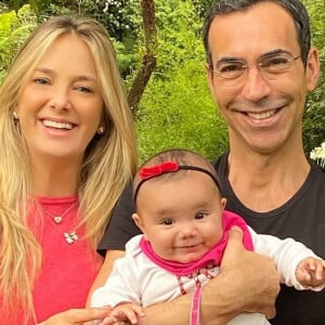 Filha de Tici Pinheiro e Tralli, Manu rouba cena em foto com os pais nesta segunda-feira, dia 02 de dezembro de 2019