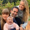 Cesar Tralli brincou sobre o crescimento da filha, Manuella, de 4 meses: 'É muito amor envolvido...E cada dia mais peso pra eu carregar'